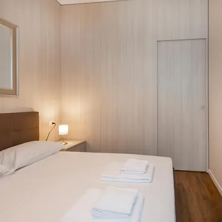 Duomo Apartments B Home - Cozy Two Bedrooms & Bathroom-3
